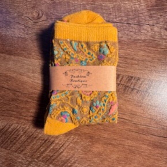 Four Pairs of Fun Socks--New - Picture 2 of 9